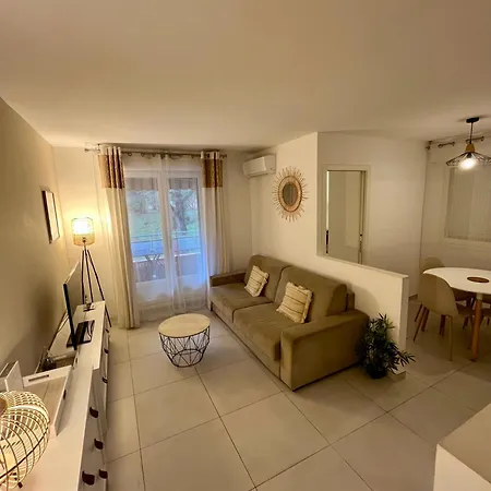 Un Coin De Paradis 2 Ou 4 Personnes Refait A Neuf Apartman Sainte-Maxime